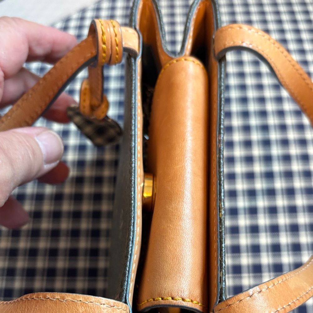 Dooney & Bourke Olive Signature Mini bag with Tan Trim and Heart Charm; Y2K - Picture 7 of 11